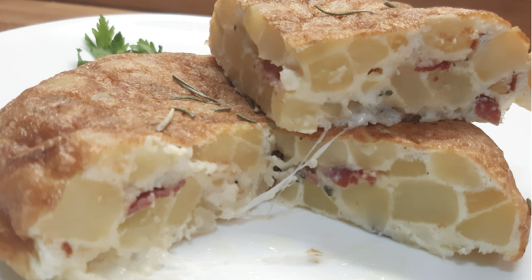 FRITTATA DI PATATE CON SPECK E FORMAGGIO FILANTE