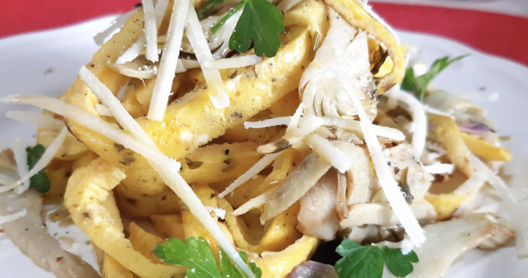 FETTUCCINE DI FRITTATA CON CARCIOFI E PARMIGIANO