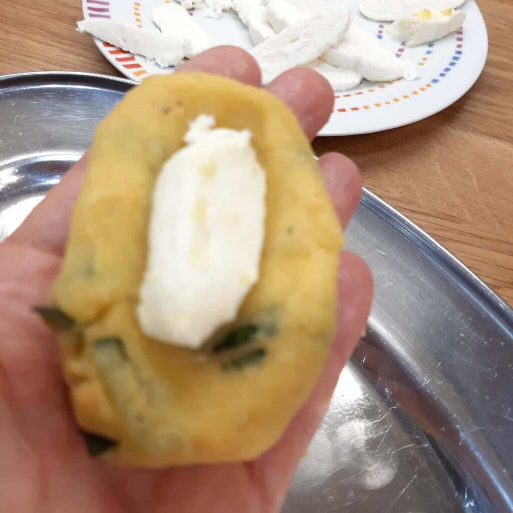 crocchette di zucchine patate e mozzarella