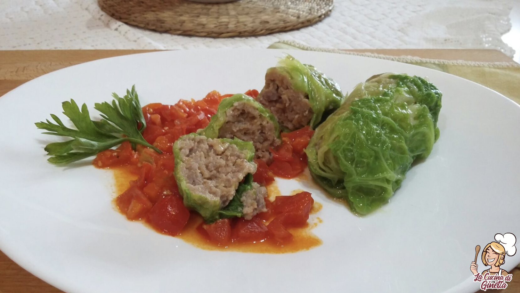 involtini sfiziosi di verza con salsiccia