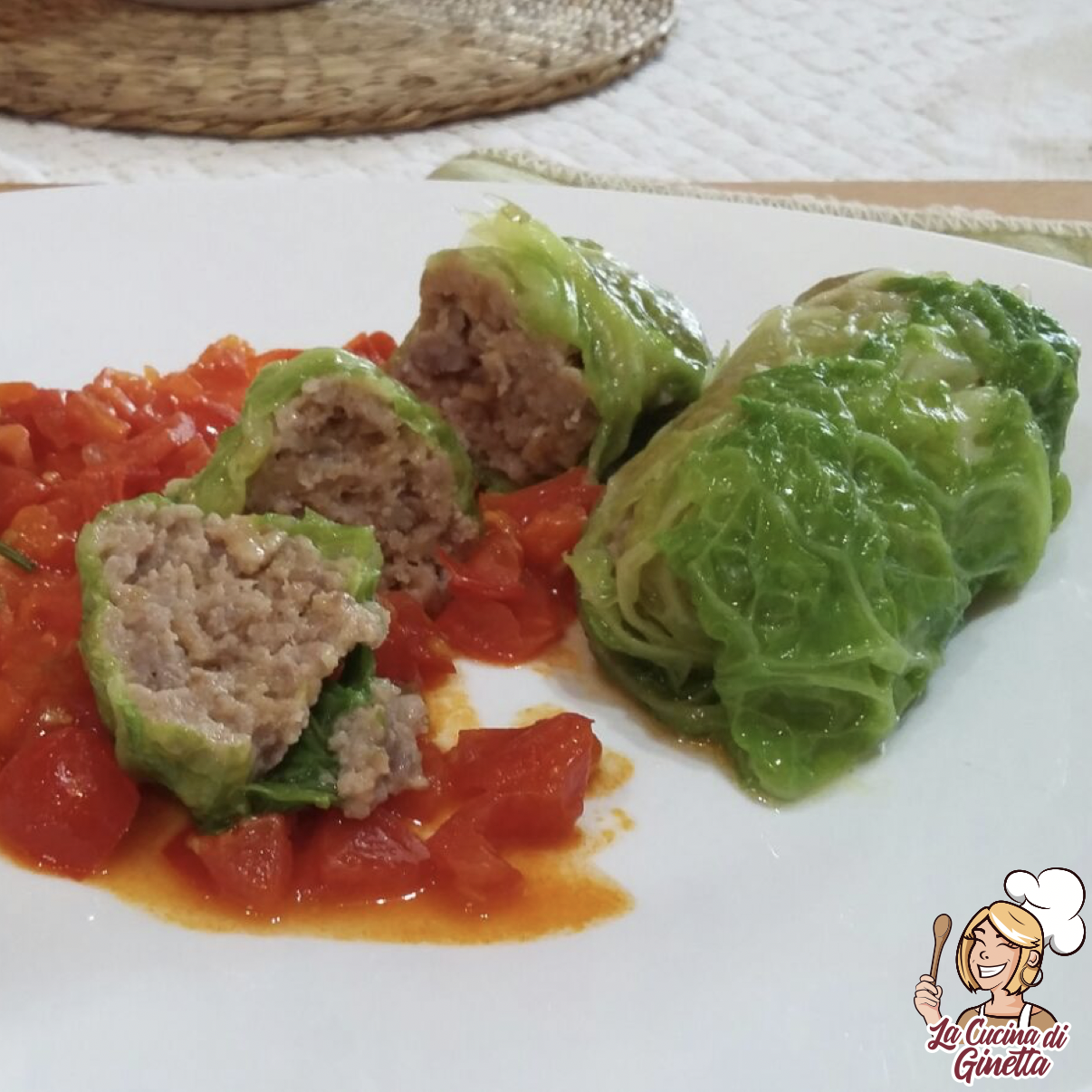 involtini sfiziosi di verza con salsiccia