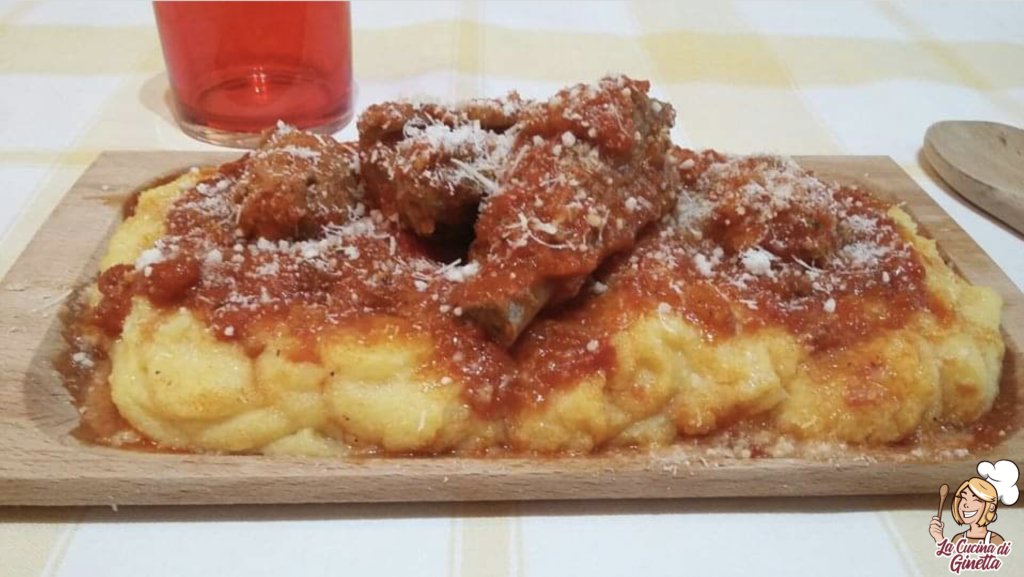 polenta con salsicce e spuntature