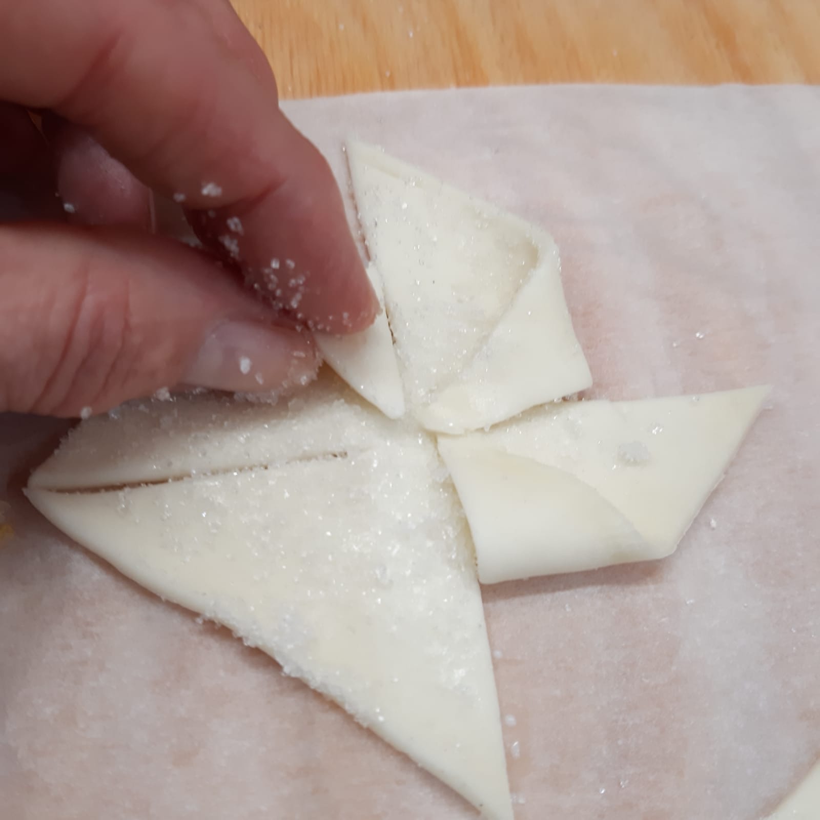 girandole e fiori di pasta sfoglia