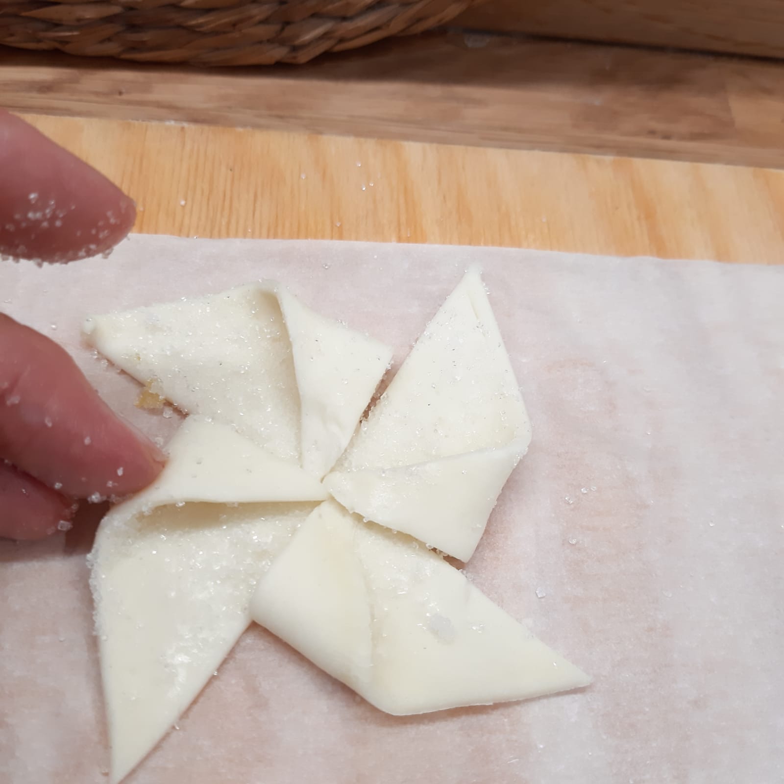 girandole e fiori di pasta sfoglia