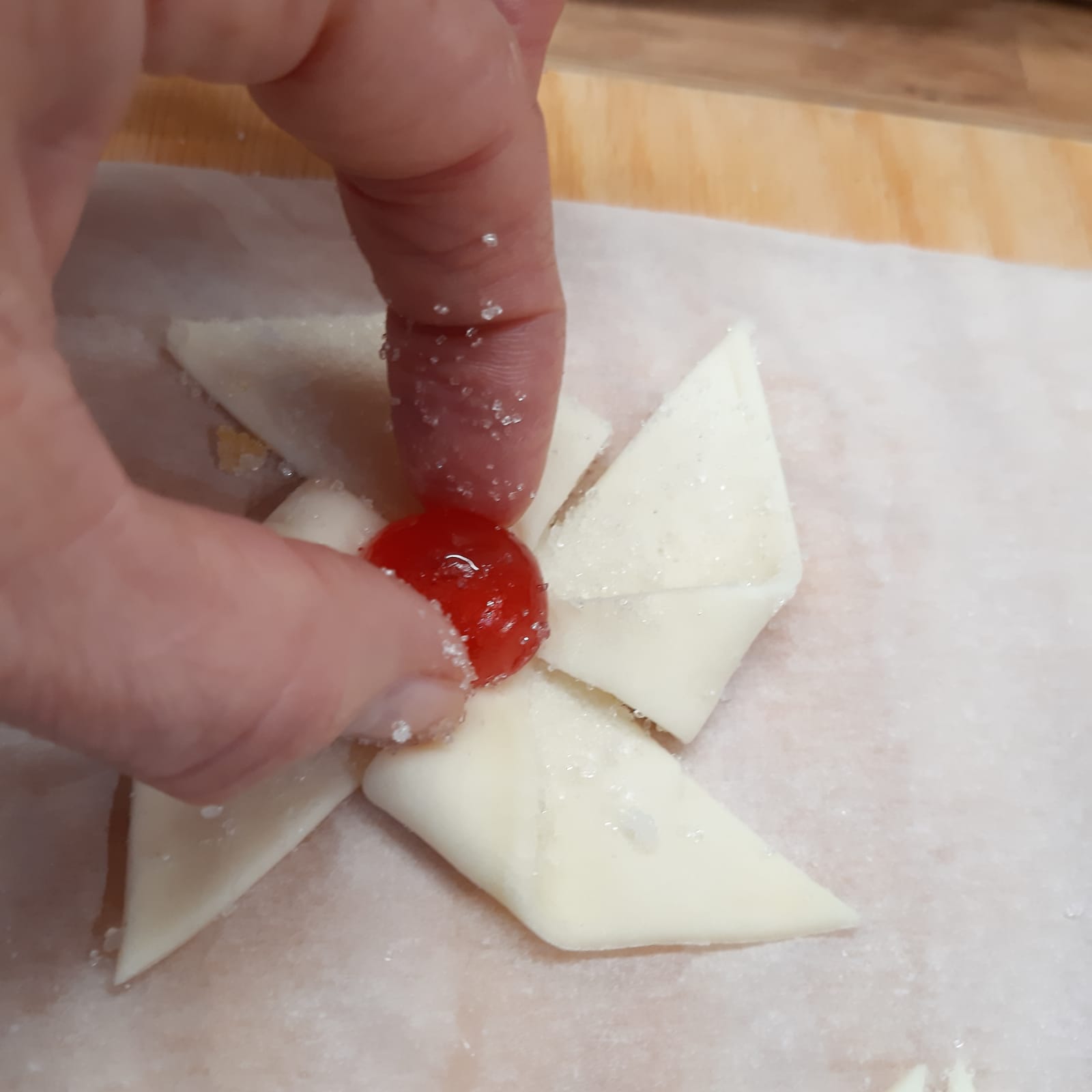 girandole e fiori di pasta sfoglia