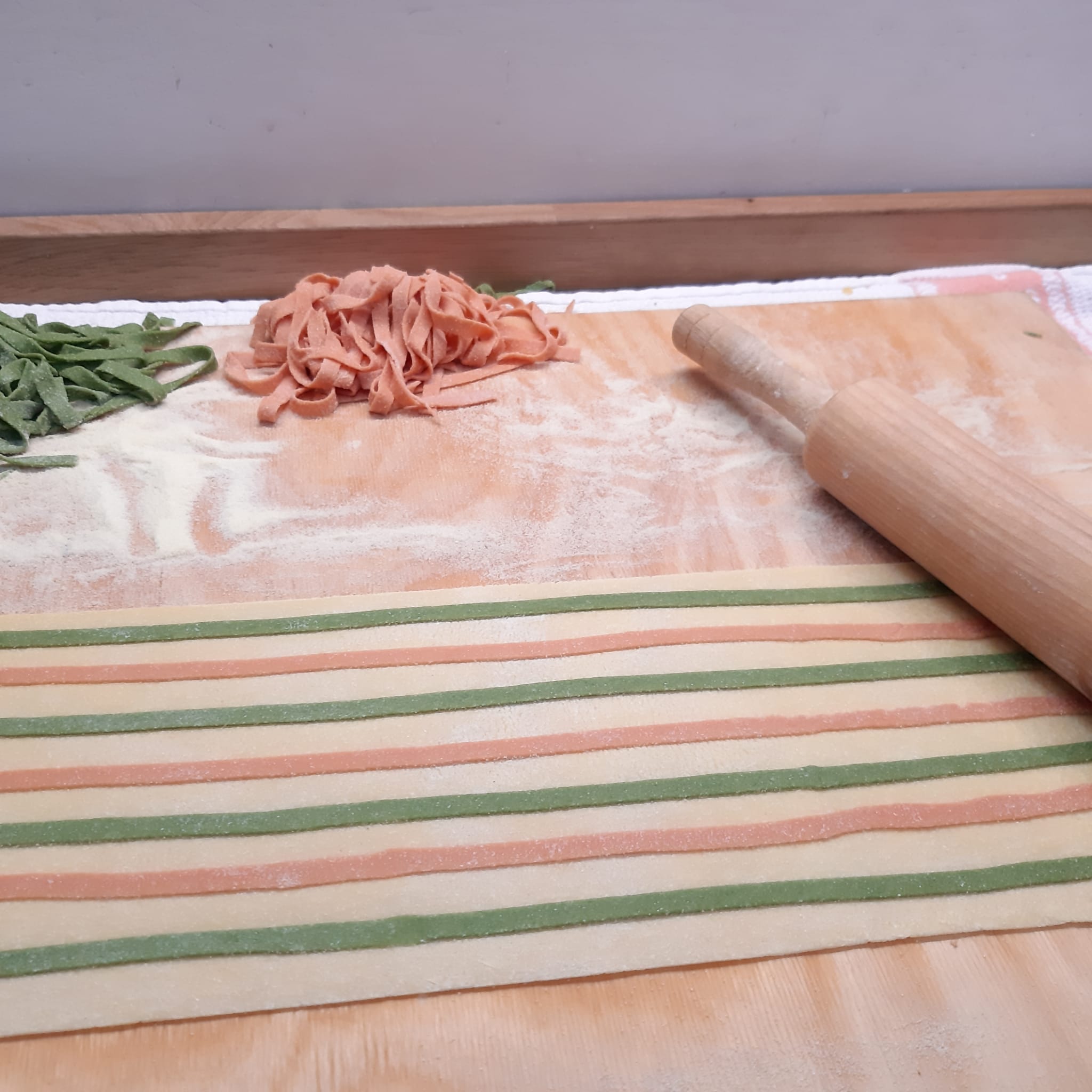 farfalle tricolore con ragù di salsiccia