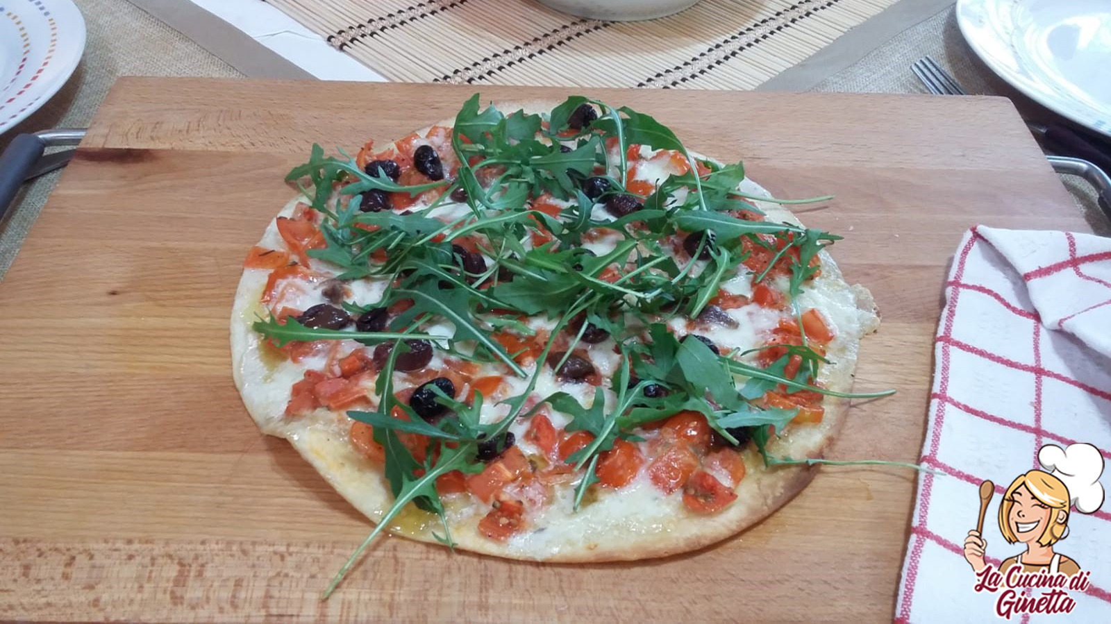 piadi-pizza con pomodorini e rughetta