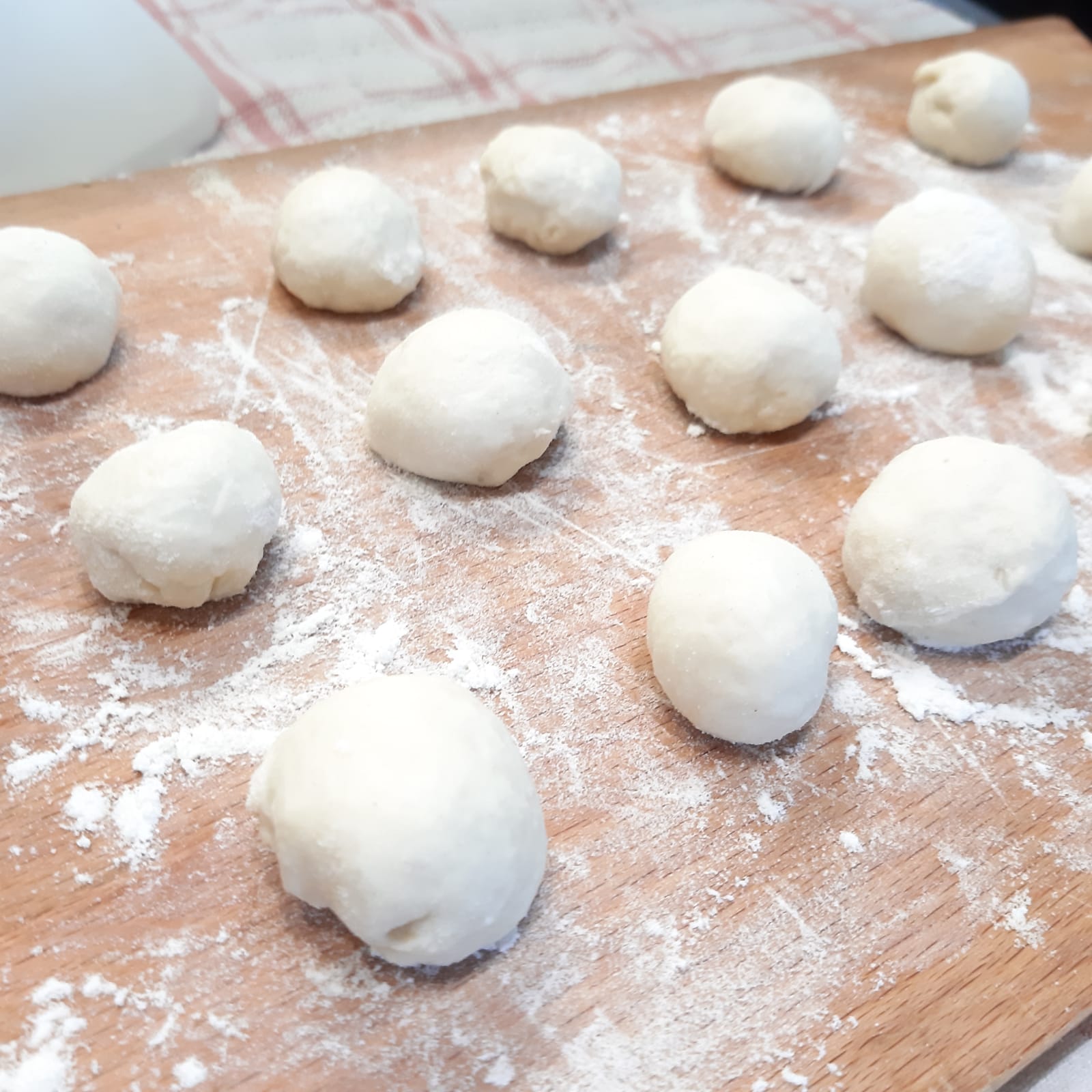 pizzette fritte con zucchero e cioccolato