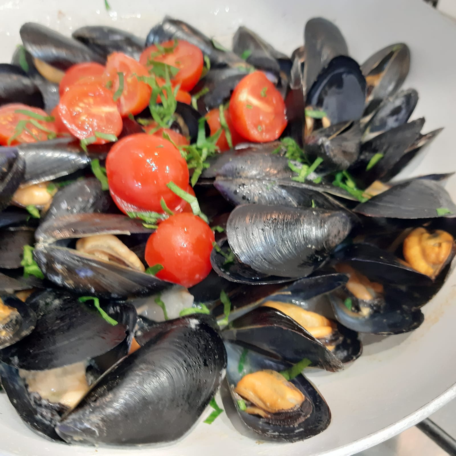 spaghetti con le cozze e pomodorini