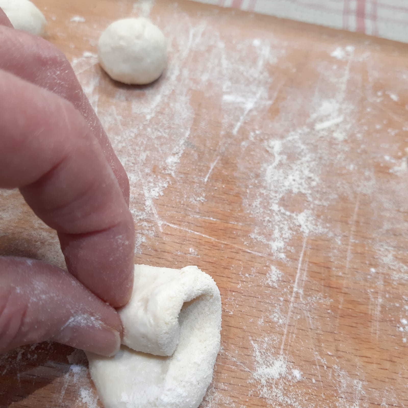 pizzette fritte con zucchero e cioccolato