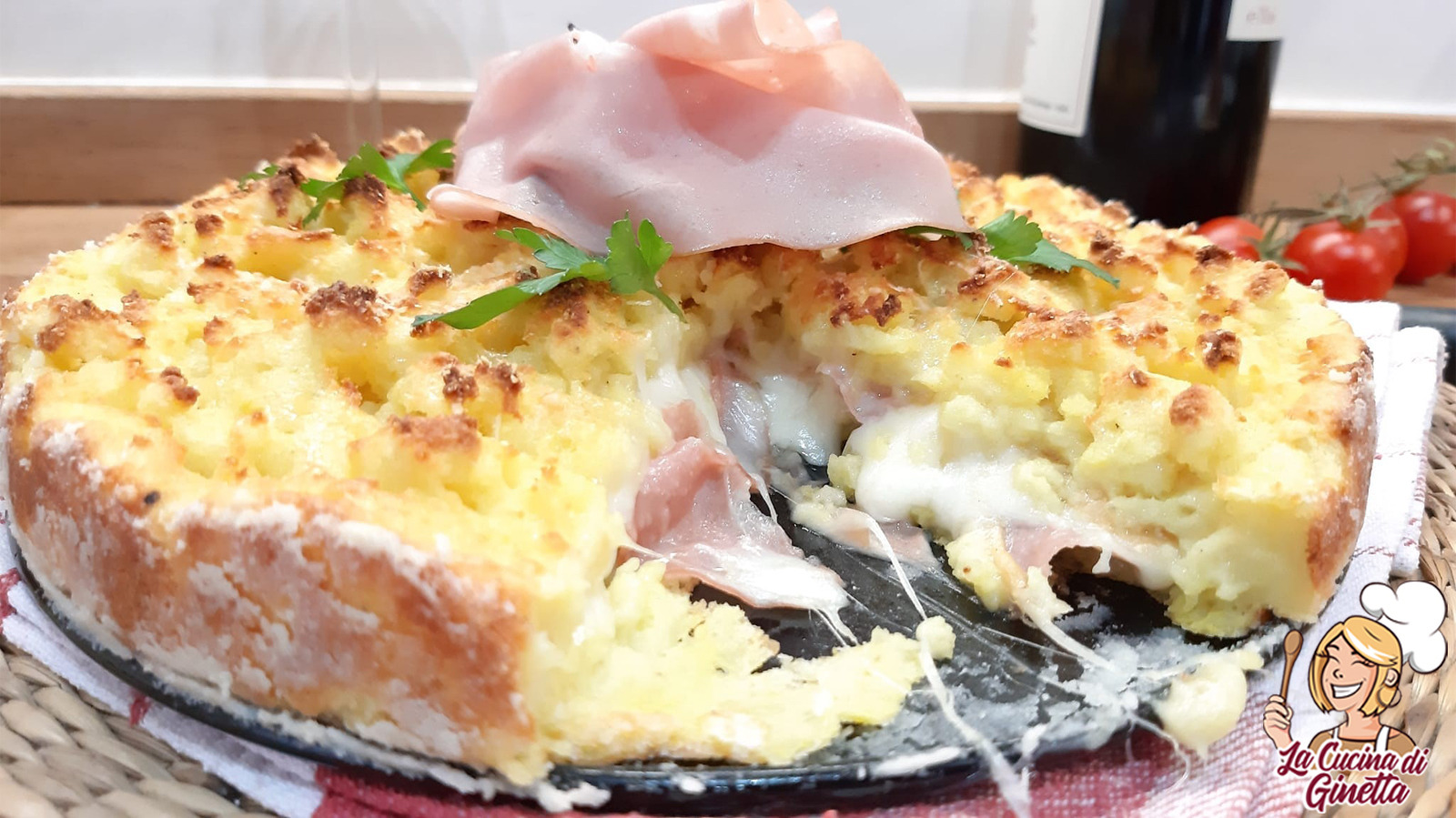 sbriciolata di patate con mortadella e scamorza