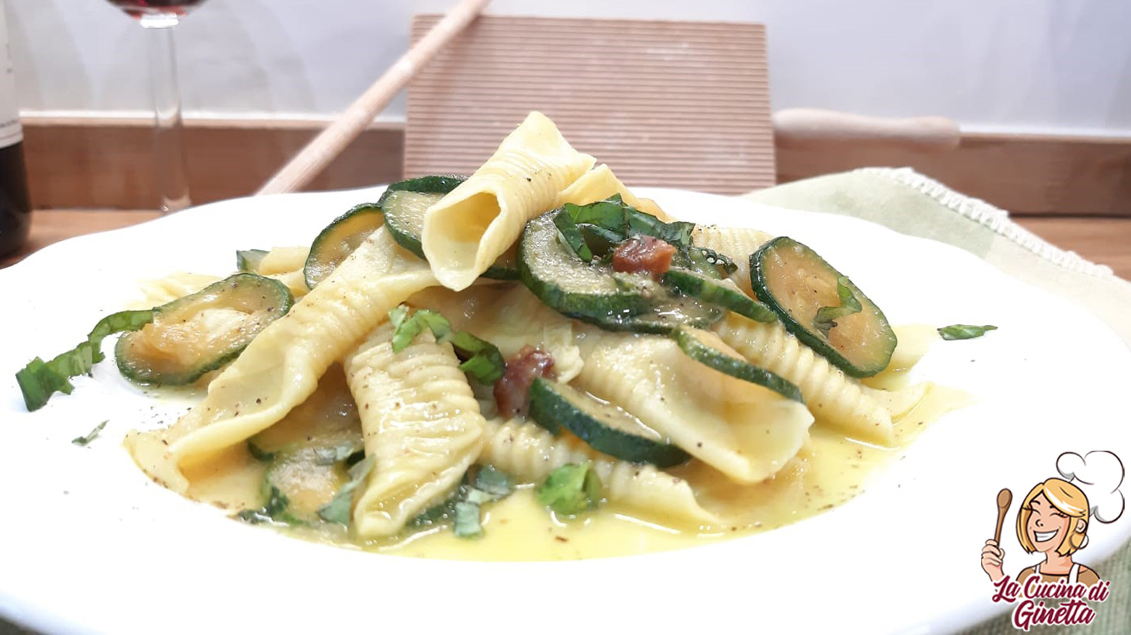 garganelli con zucchine guanciale e zafferano