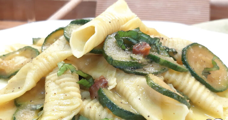 GARGANELLI CON ZUCCHINE GUANCIALE E ZAFFERANO