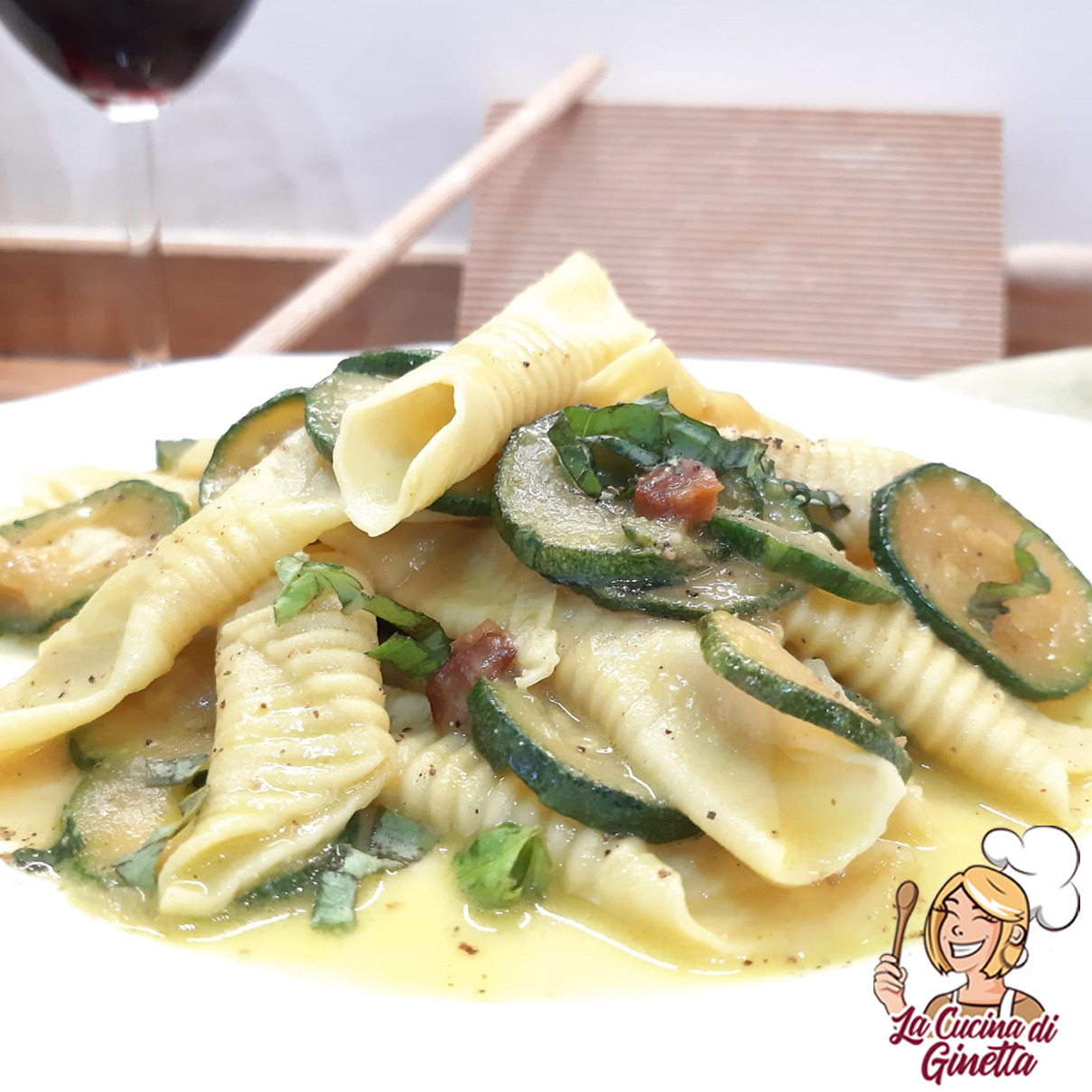 garganelli con zucchine guanciale e zafferano