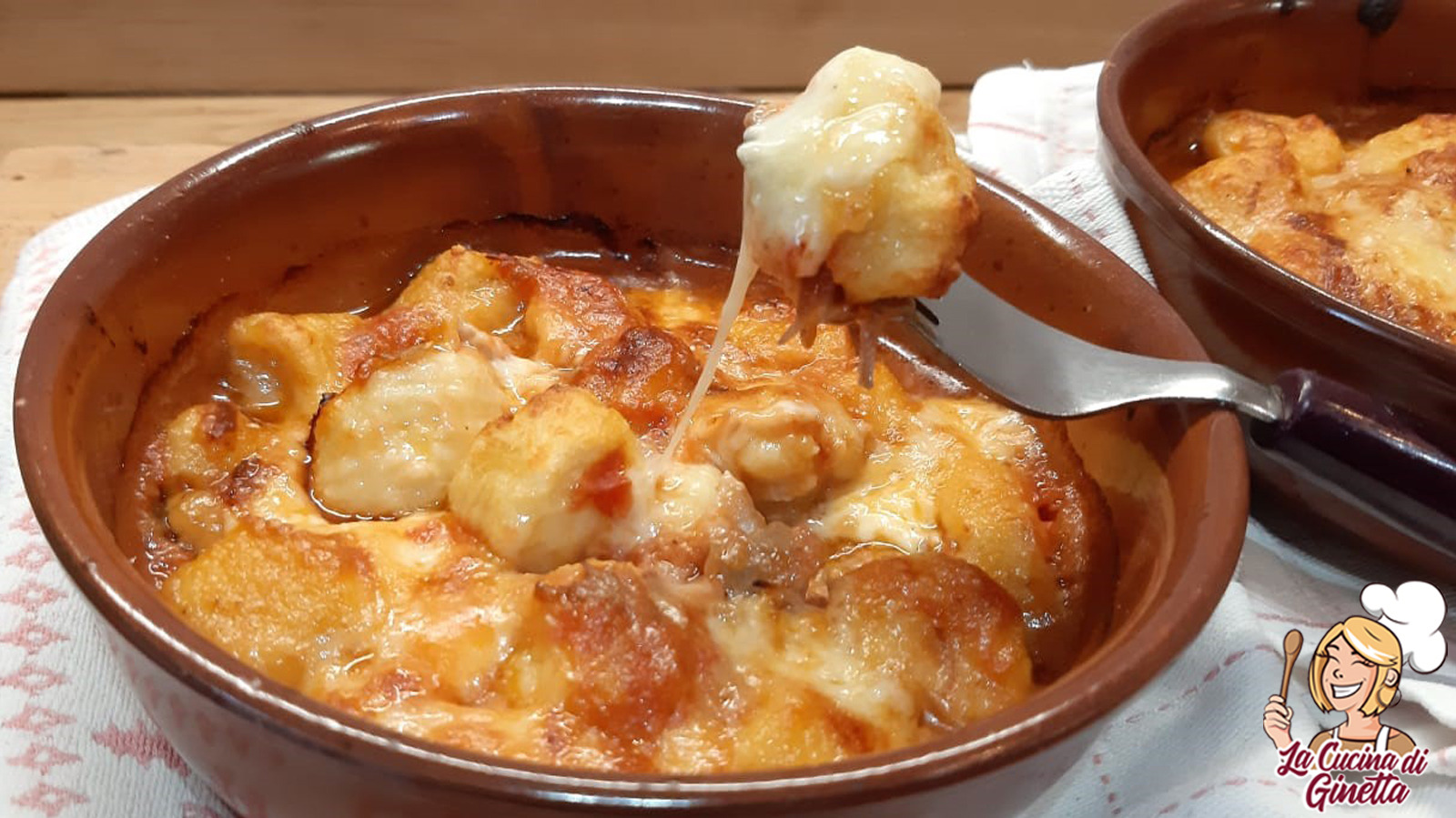 gnocchi al coccio con sugo di spuntature