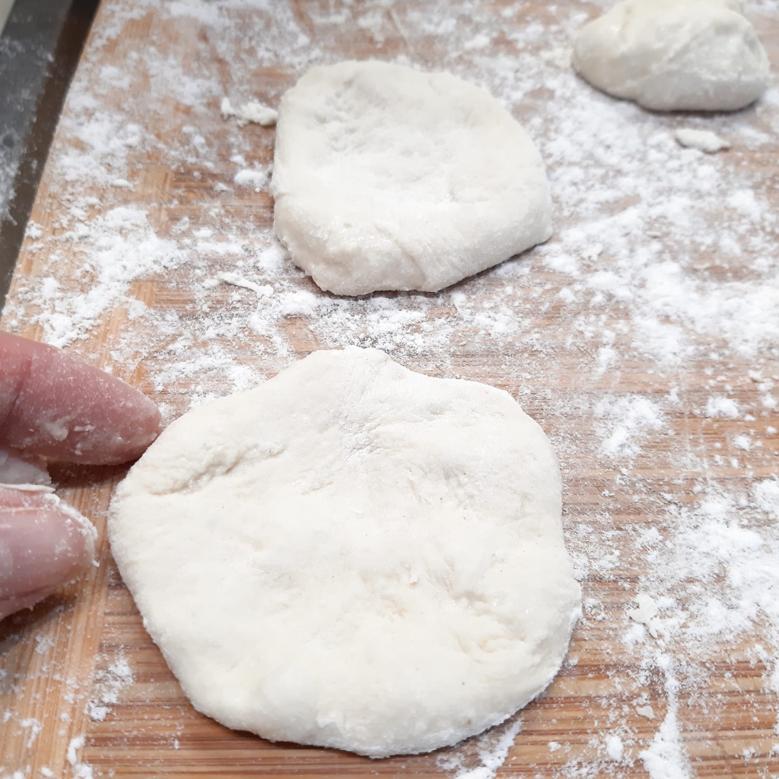 pizzette fritte con zucchero e cioccolato