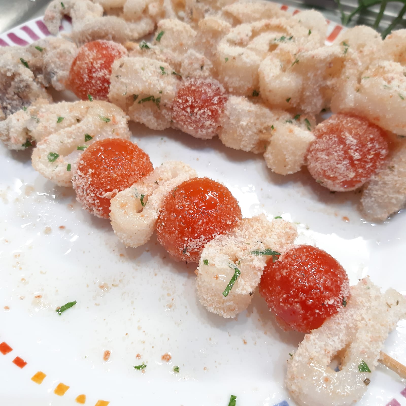 spiedini di calamari panati e grigliati