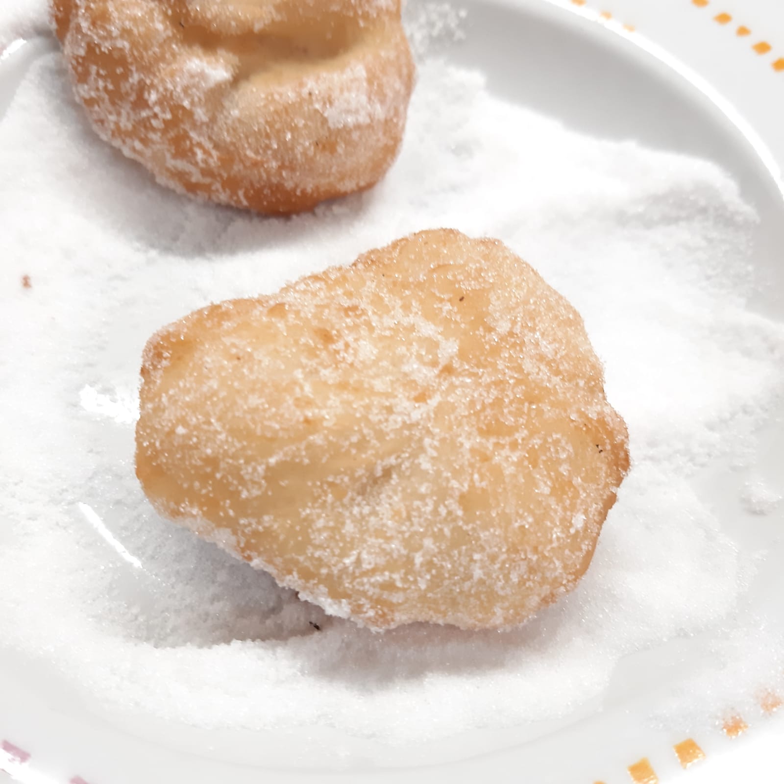 pizzette fritte con zucchero e cioccolato