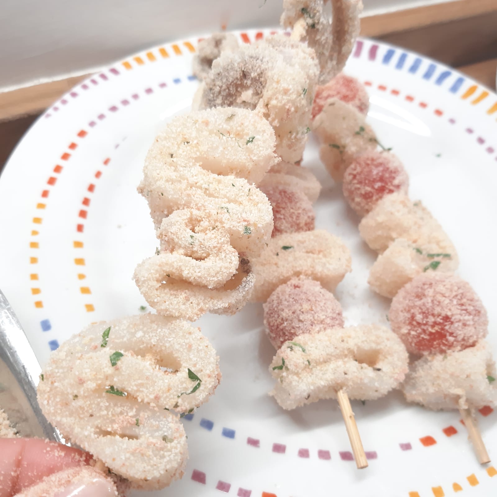 spiedini di calamari panati e grigliati