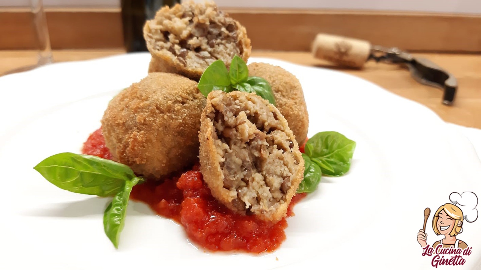 polpettine di lenticchie su salsa al pomodoro