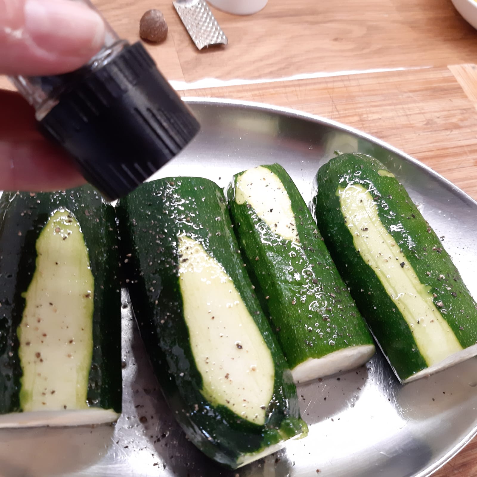 zucchine a barchetta ripiene di prosciutto cotto e formaggio