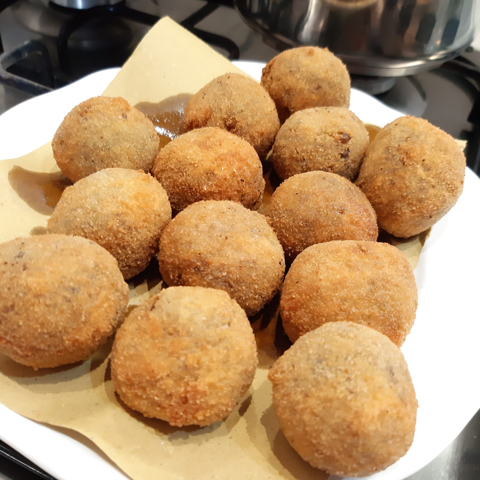 polpettine di lenticchie su salsa al pomodoro