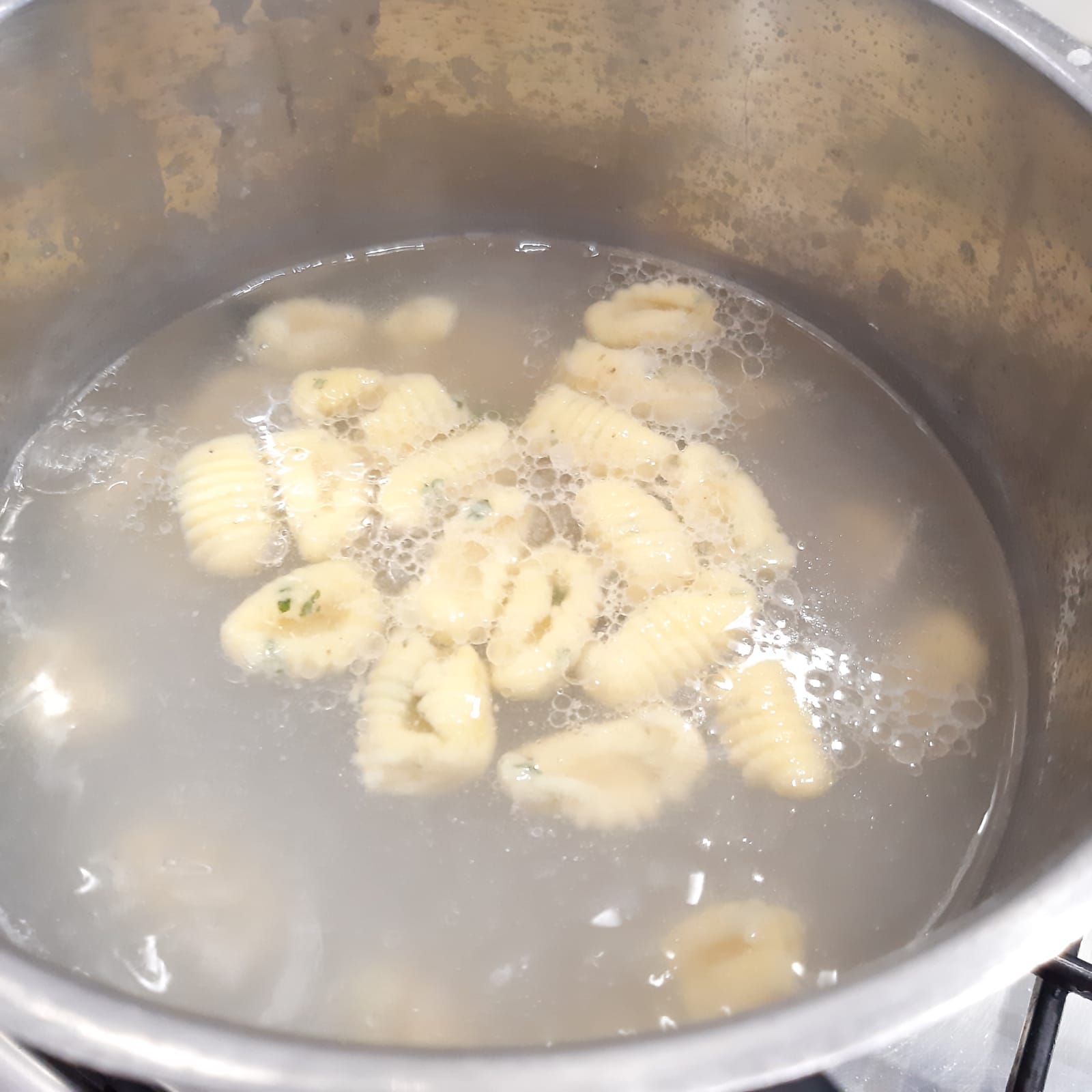 gnocchi al basilico ai sapori mediterranei