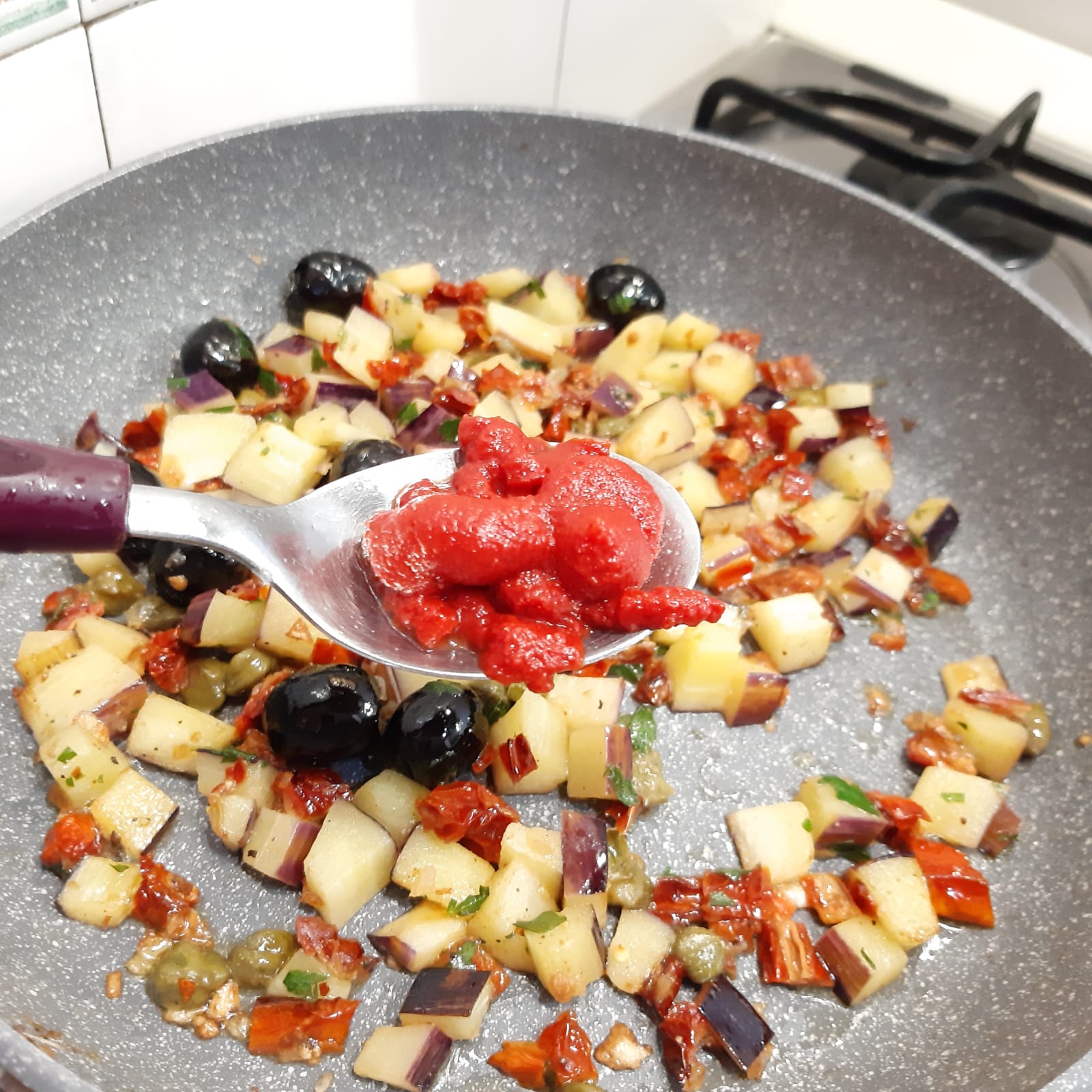 gnocchi al basilico ai sapori mediterranei