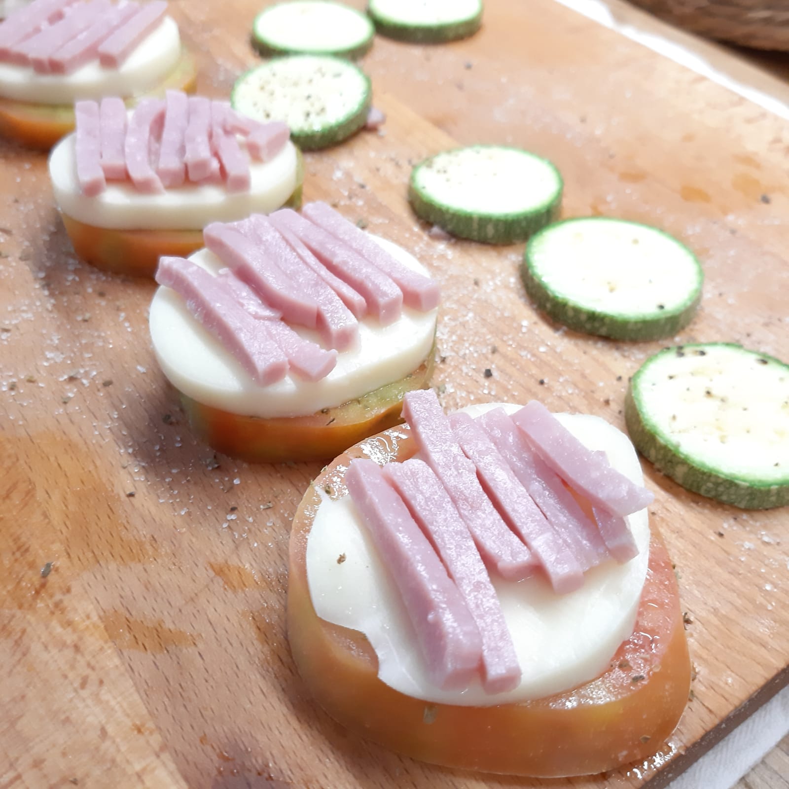 tortine pomodori e zucchine farcite e panate in forno