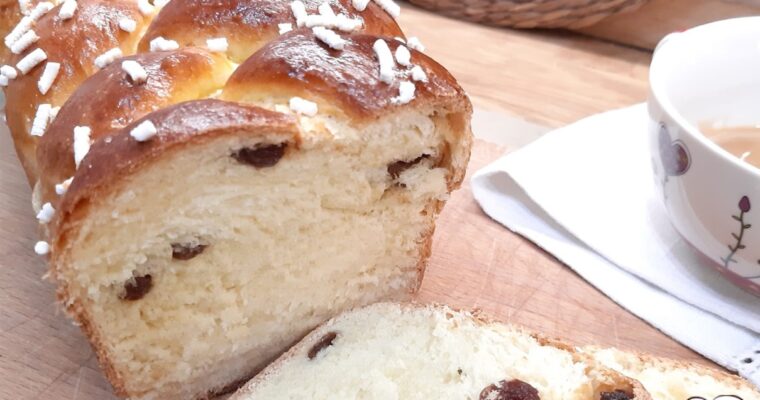 TRECCIA BRIOCHE CON UVETTA E GRANELLA DI ZUCCHERO