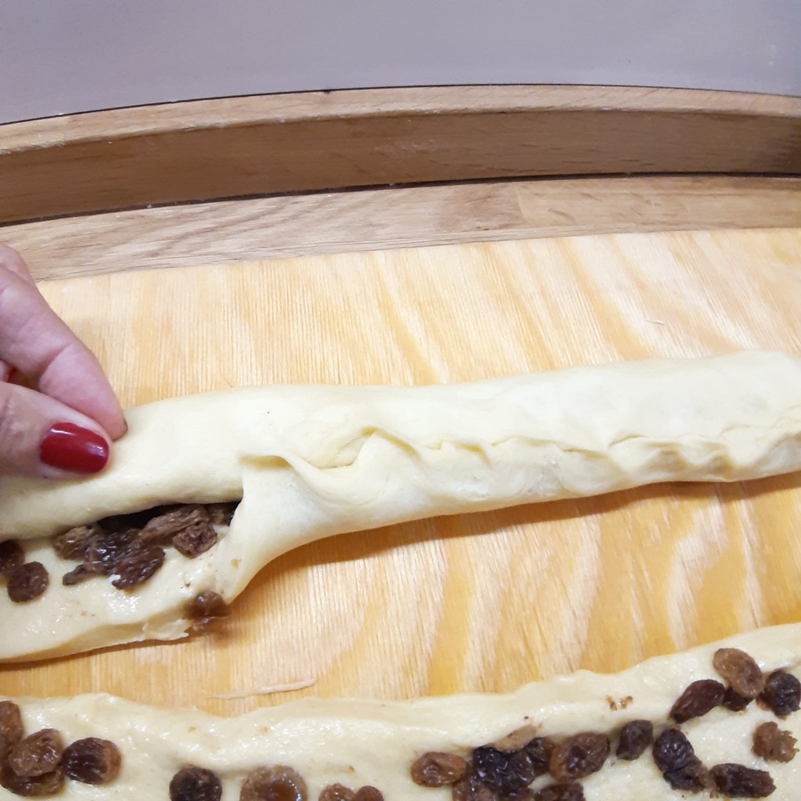 treccia brioche con uvetta e granella di zucchero