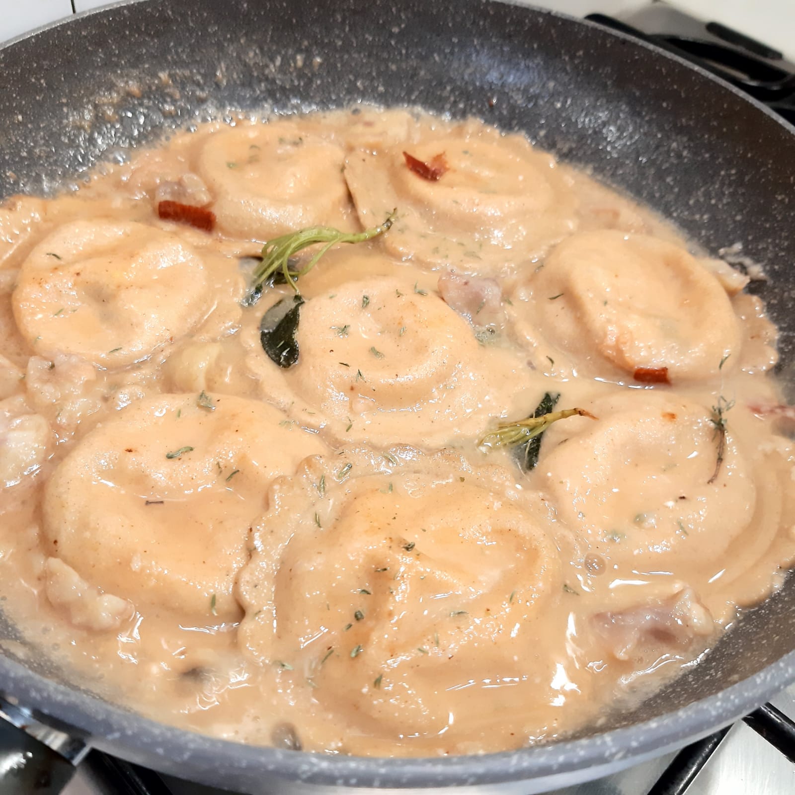 cappellacci con castagne e speck al burro e salvia