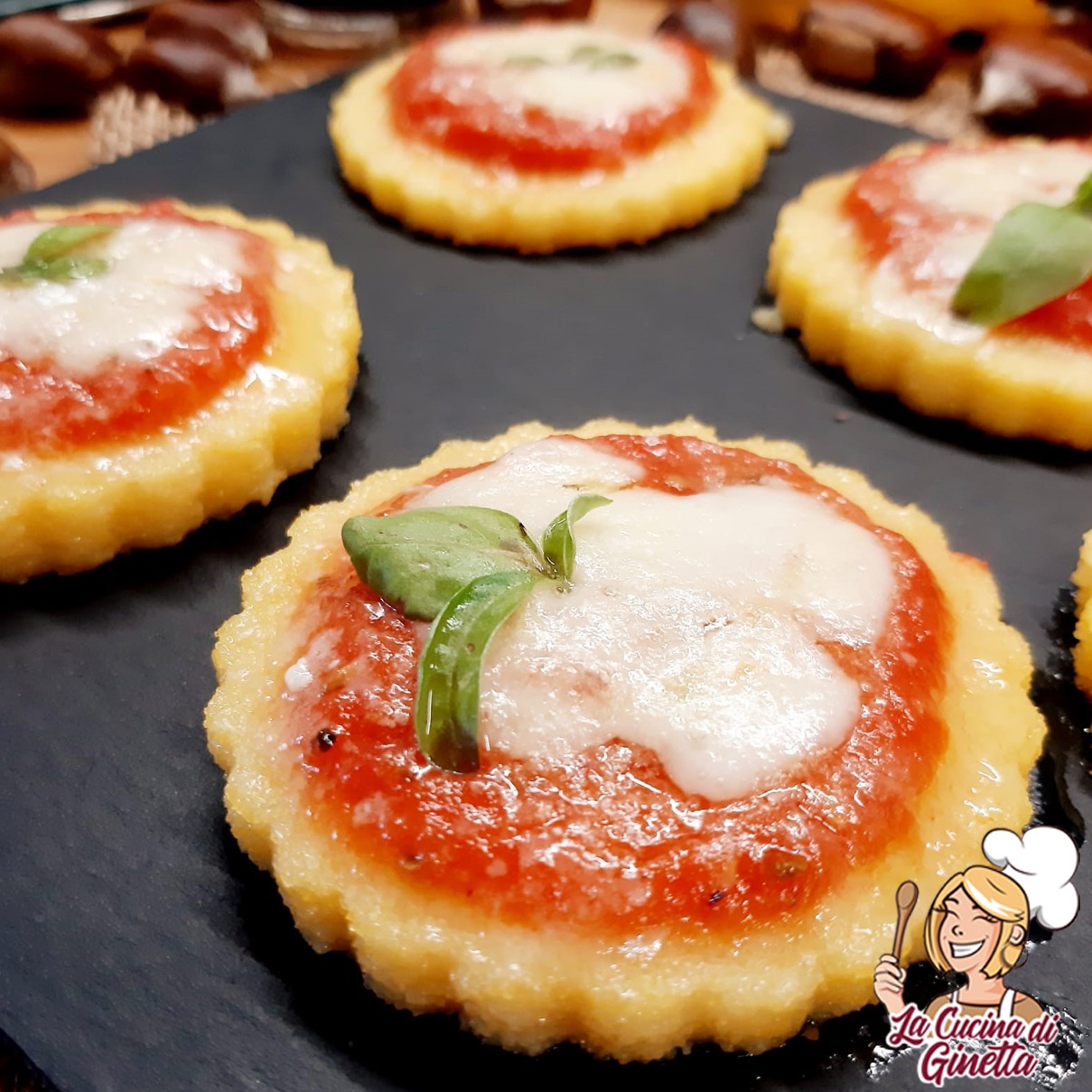 pizzette di polenta con pomodoro e mozzarella