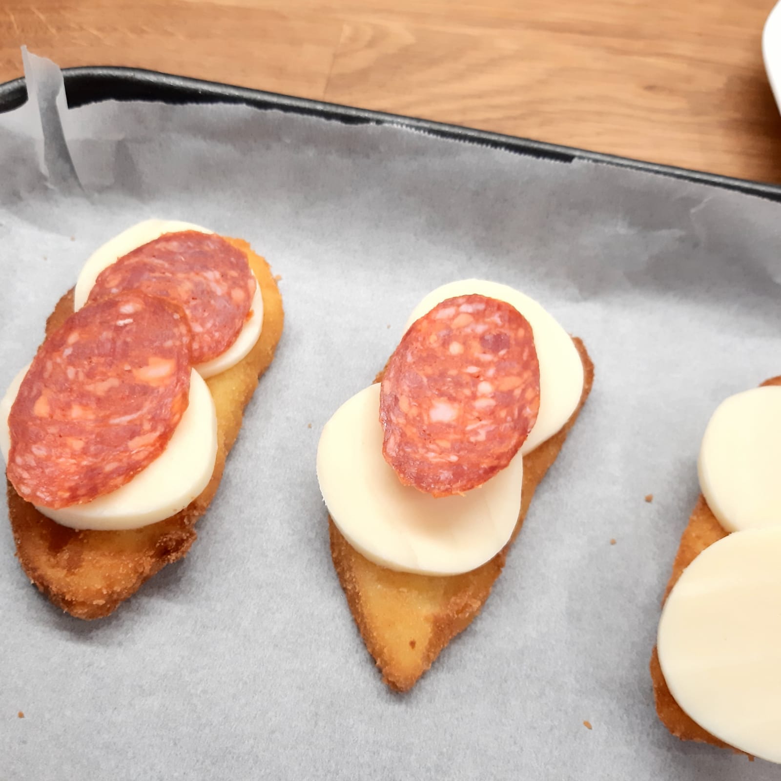 cotolette di patate farcite con formaggio e salame