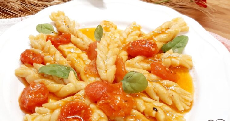 SPIGHE DI PASTA ALL’UOVO ALLA SALSA DI POMODORINI