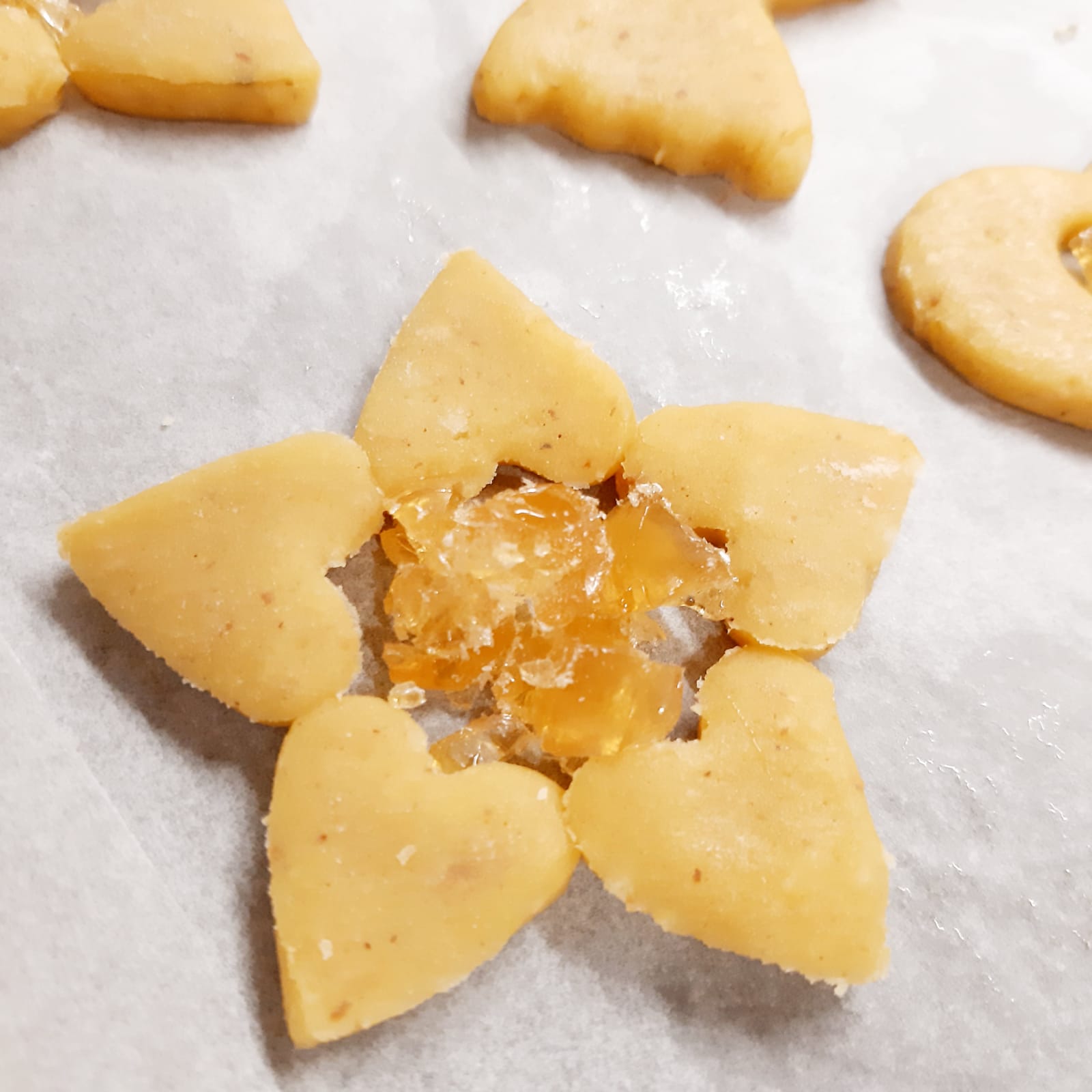 BISCOTTI SPEZIATI CON CUORE DI CRISTALLO