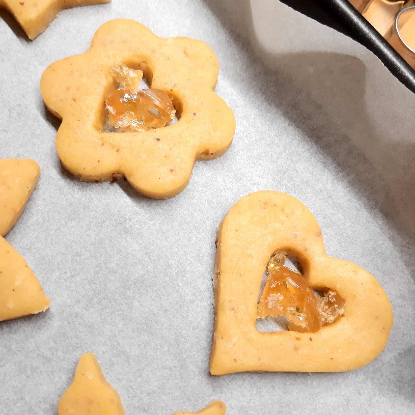 BISCOTTI SPEZIATI CON CUORE DI CRISTALLO