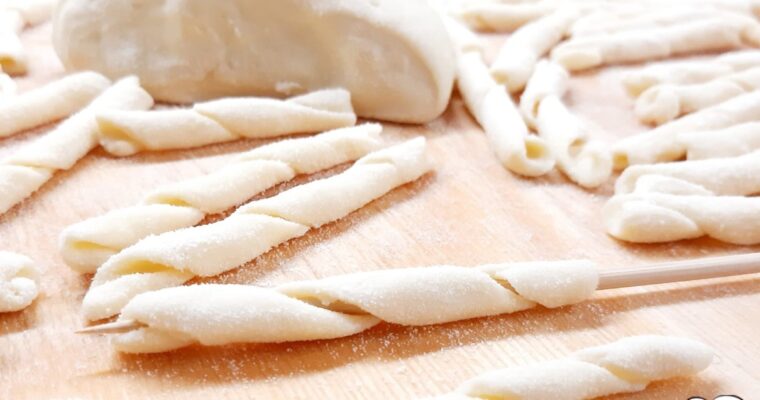 FUSILLI DI SEMOLA ATTORCIGLIATI CON LO SPIEDINO