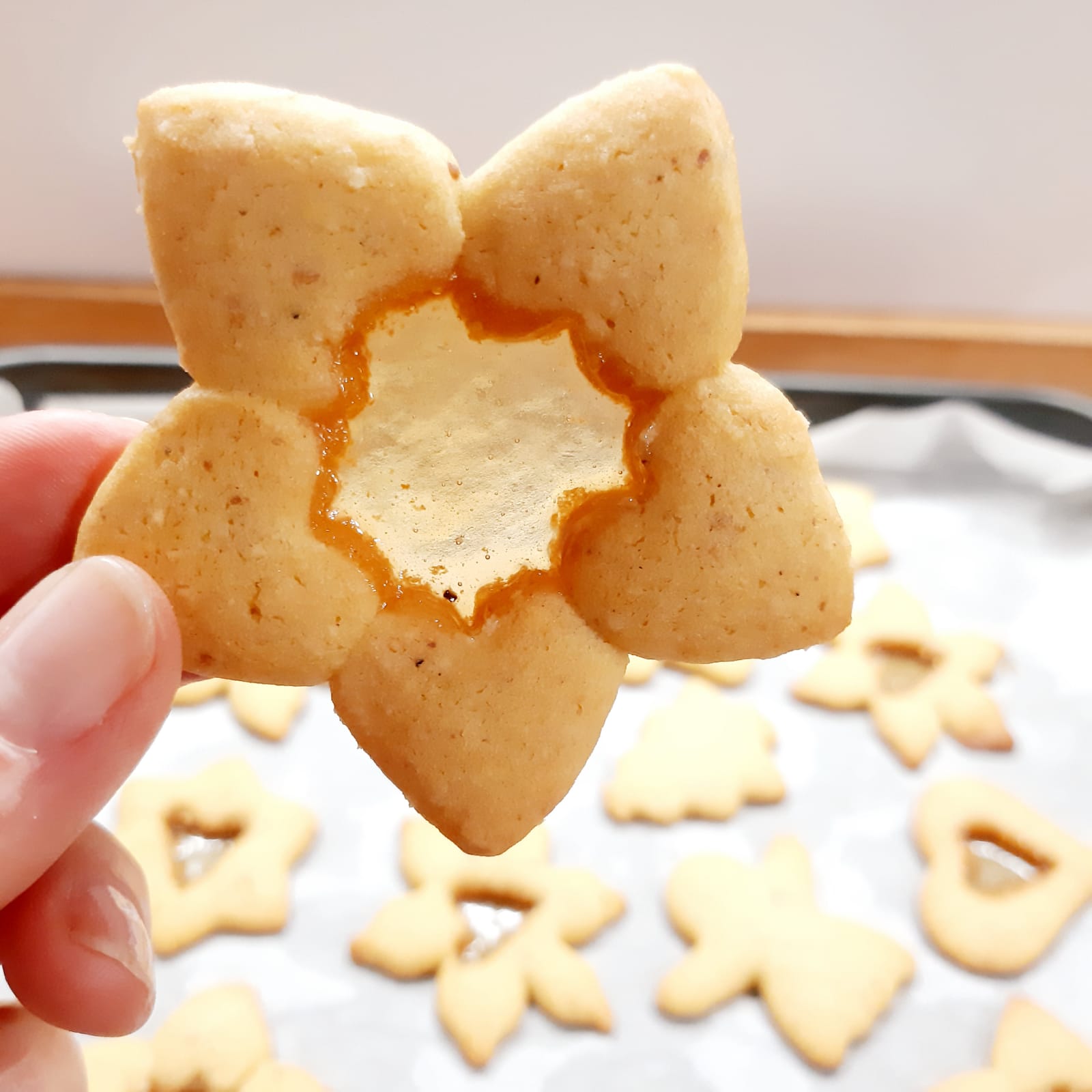 BISCOTTI SPEZIATI CON CUORE DI CRISTALLO