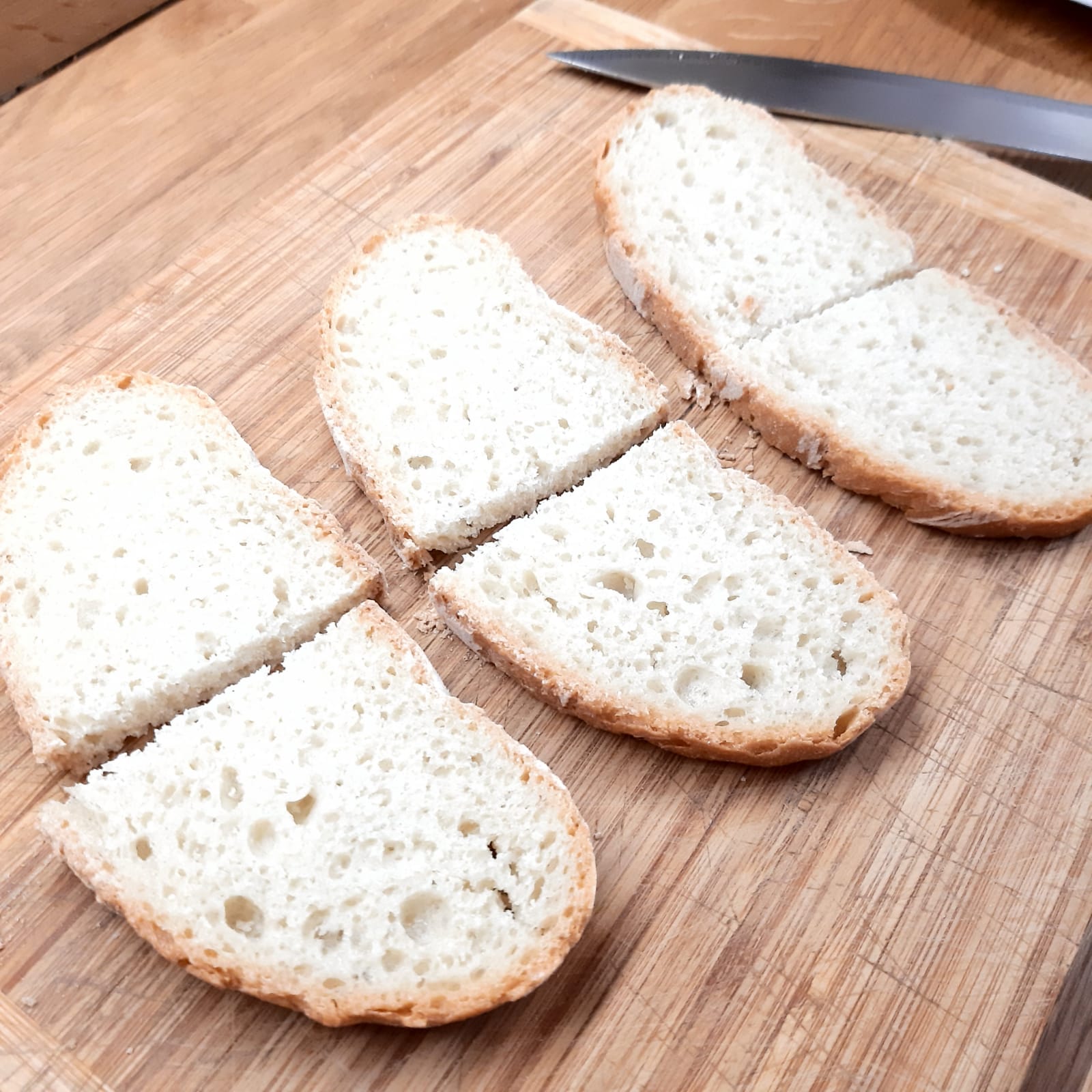 crostini con broccoletti salsiccia e formaggio