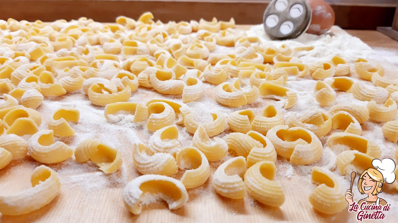 CONCHIGLIE DI FARINA DI SEMOLA ALL'UOVO