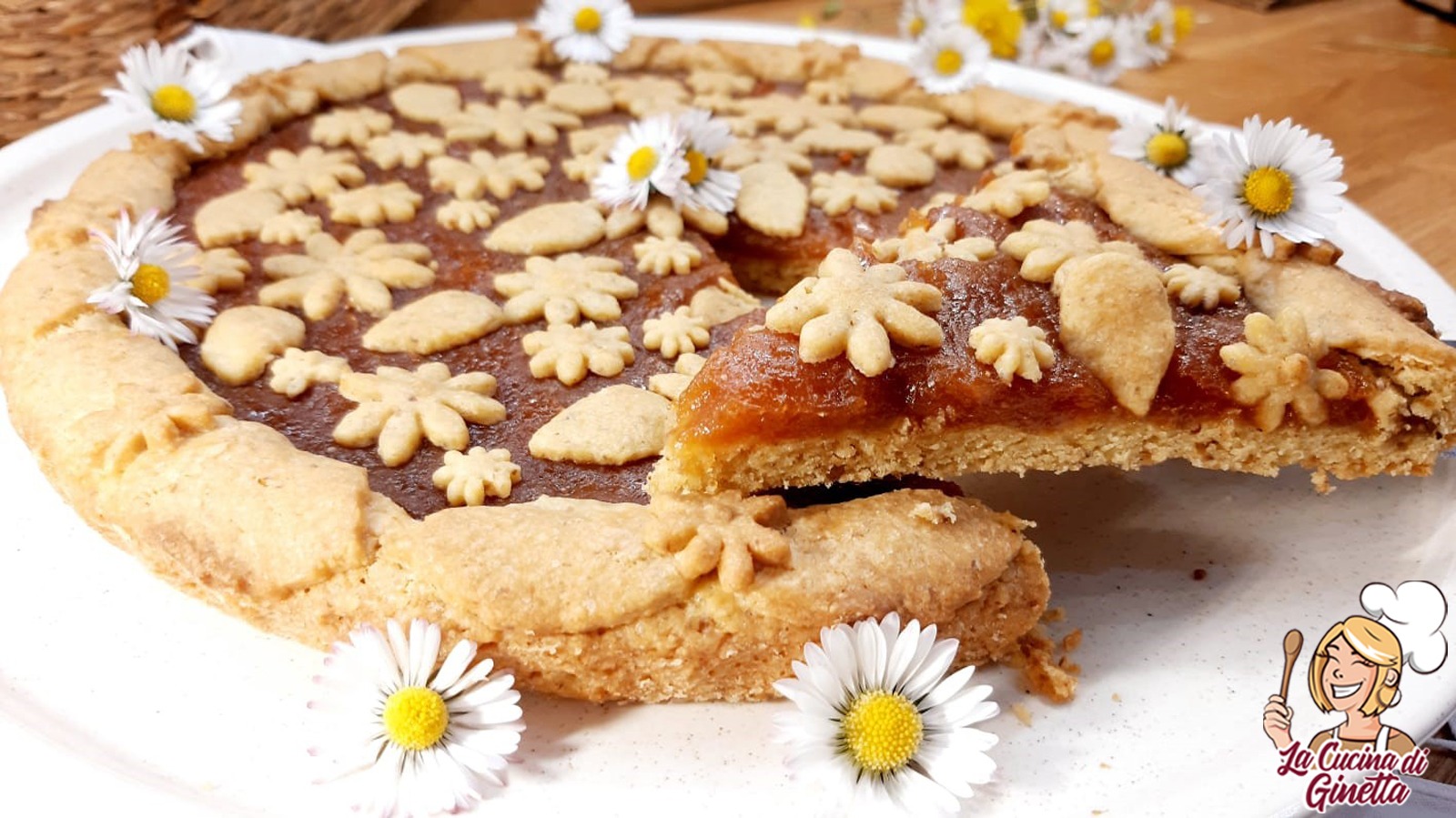 crostata con frolla alle nocciole e marmellata di cotogne