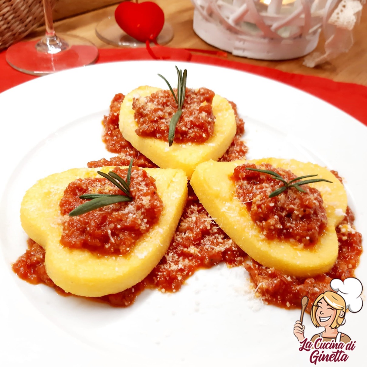 cuori di polenta al ragù di salsiccia