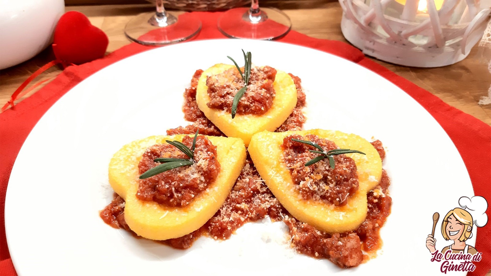 cuori di polenta al ragù di salsiccia