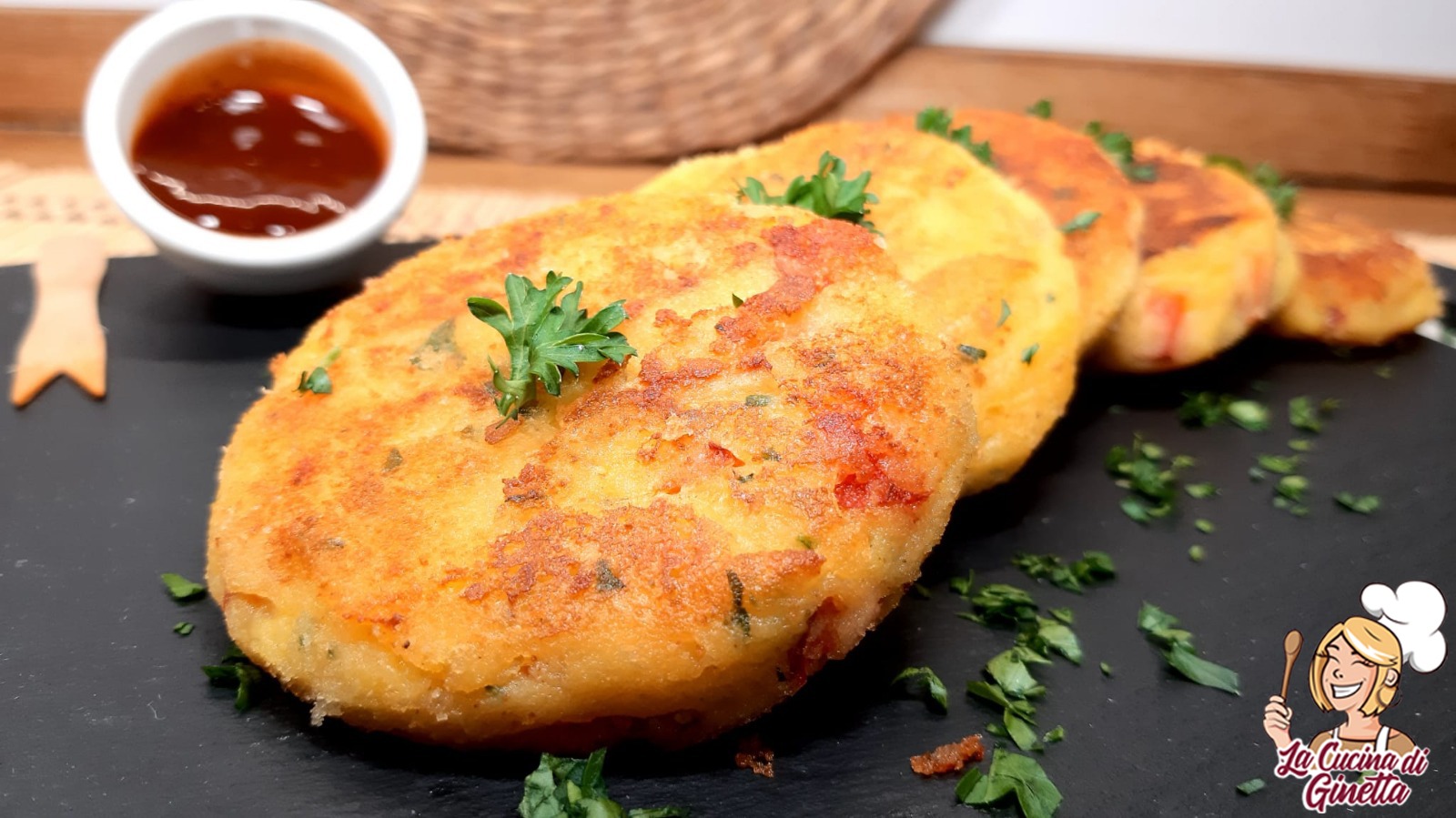 BURGER DI PATATE E PEPERONI CON FORMAGGIO