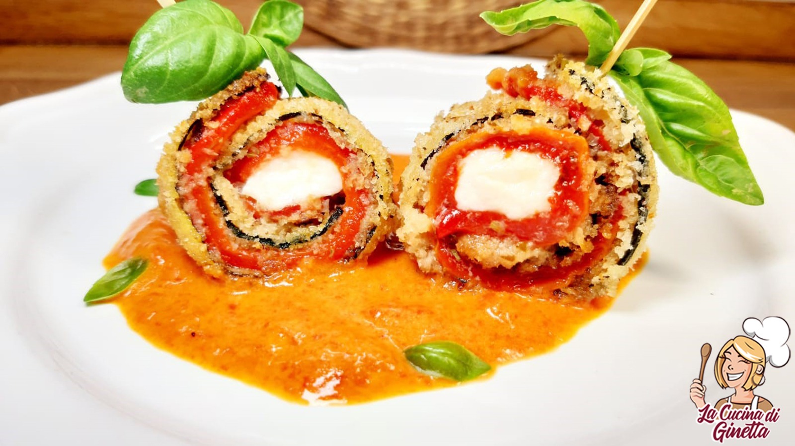 zucchine rolls con peperoni e mozzarella