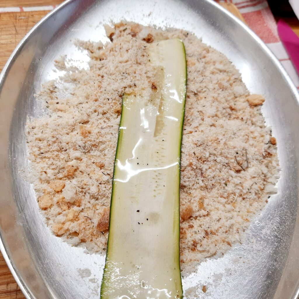 zucchine rolls con peperoni e mozzarella