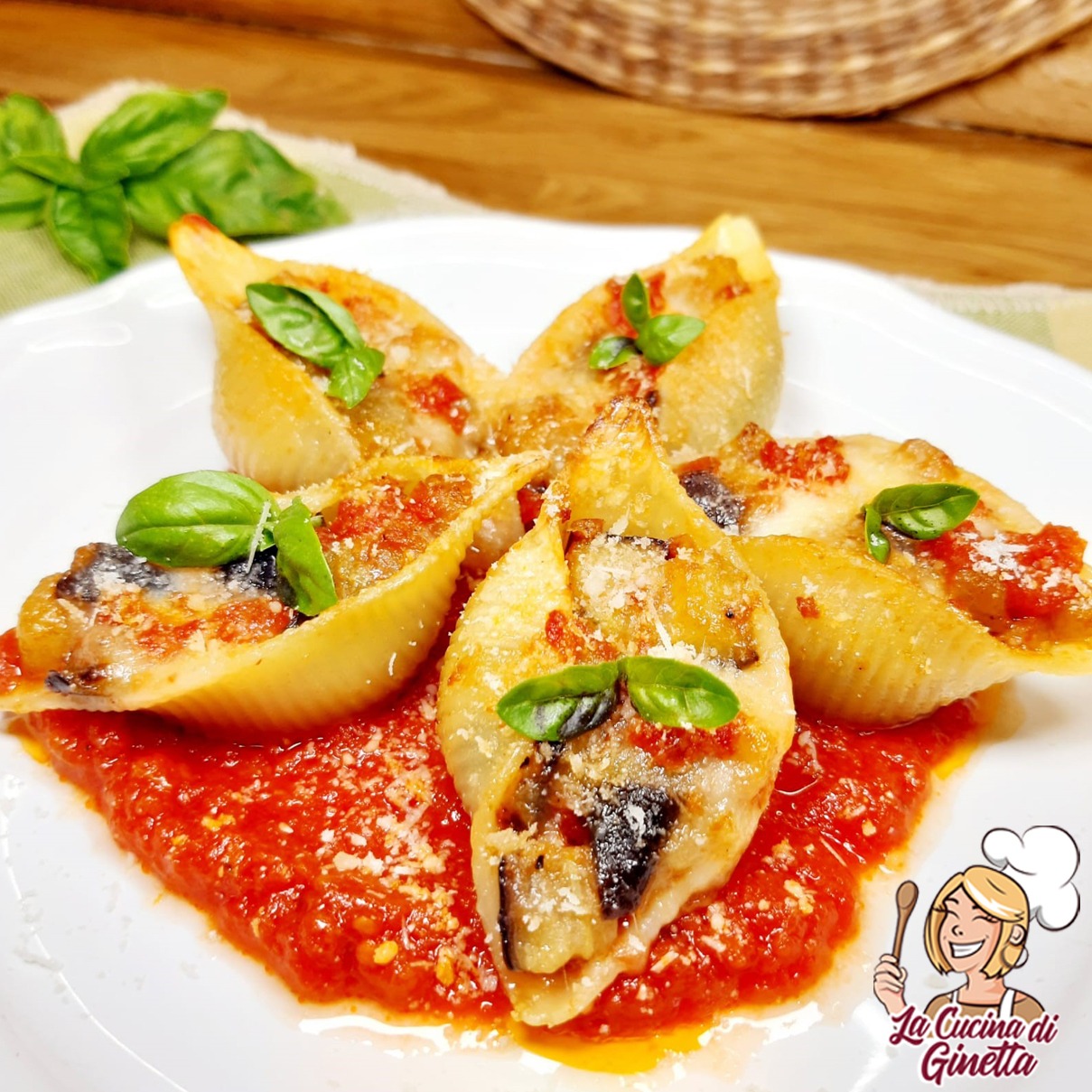 CONCHIGLIONI FARCITI CON MELANZANE ALLA PARMIGIANA