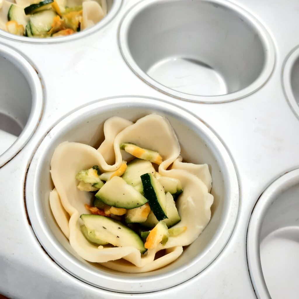 cestini di sfoglia con zucchine e fiori di zucca