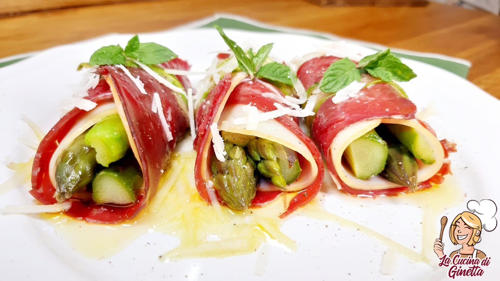 involtini di bresaola con scamorza e asparagi